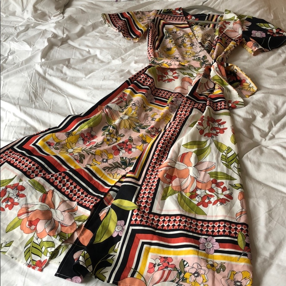 Floral Maxi Dress, Ties at the Waist Small